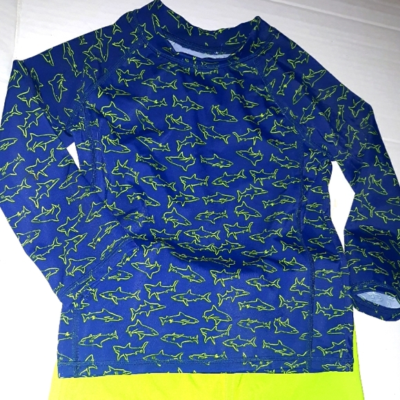 NEW- Boys 2pc Rashguard / Swimming trunks/Shorts - Picture 11 of 14